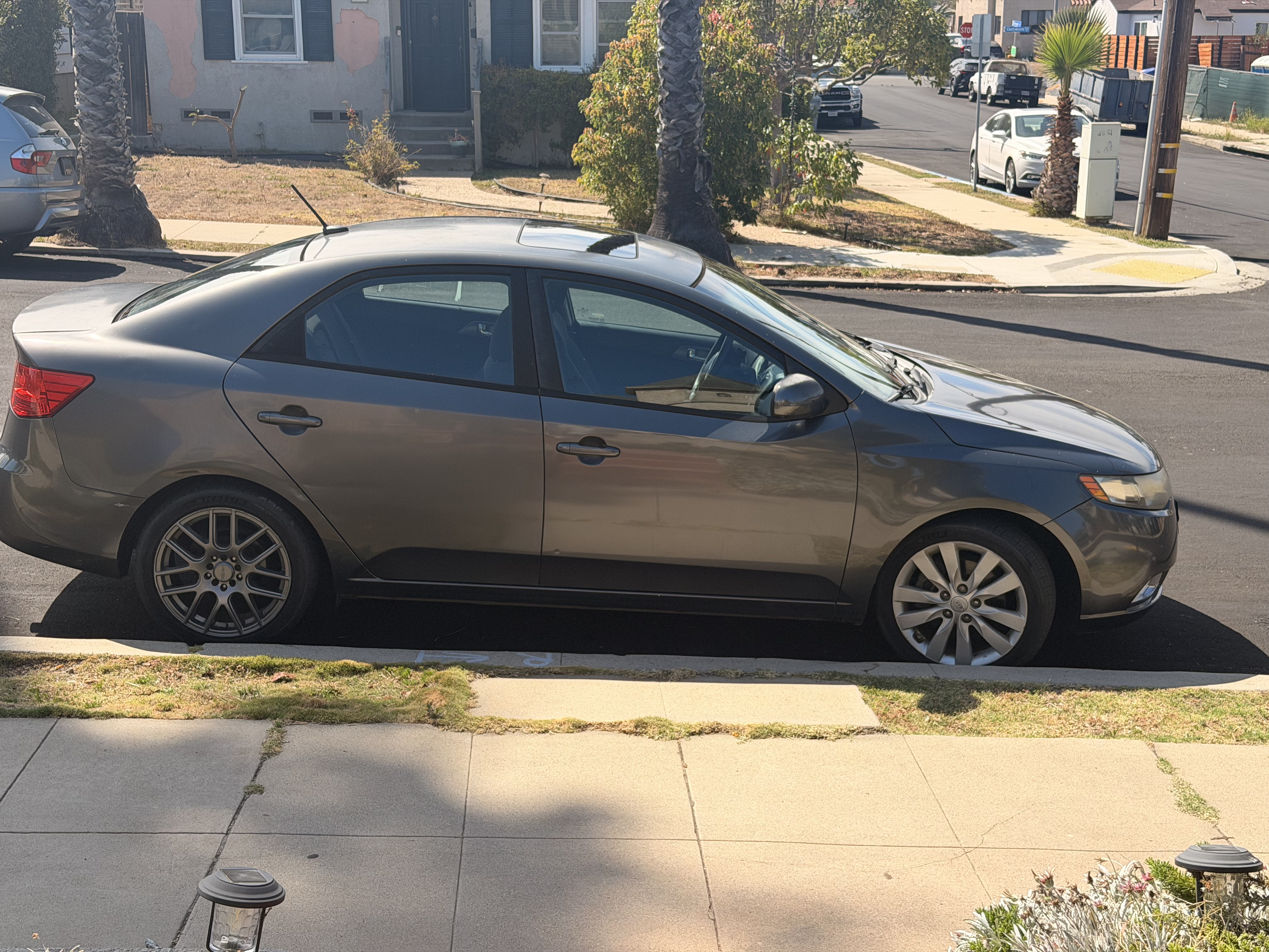 Used 2013 Kia Forte SX FWD image 4