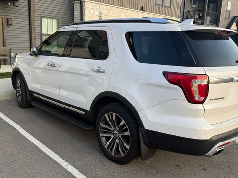 Used 2017 Ford Explorer Platinum image 14