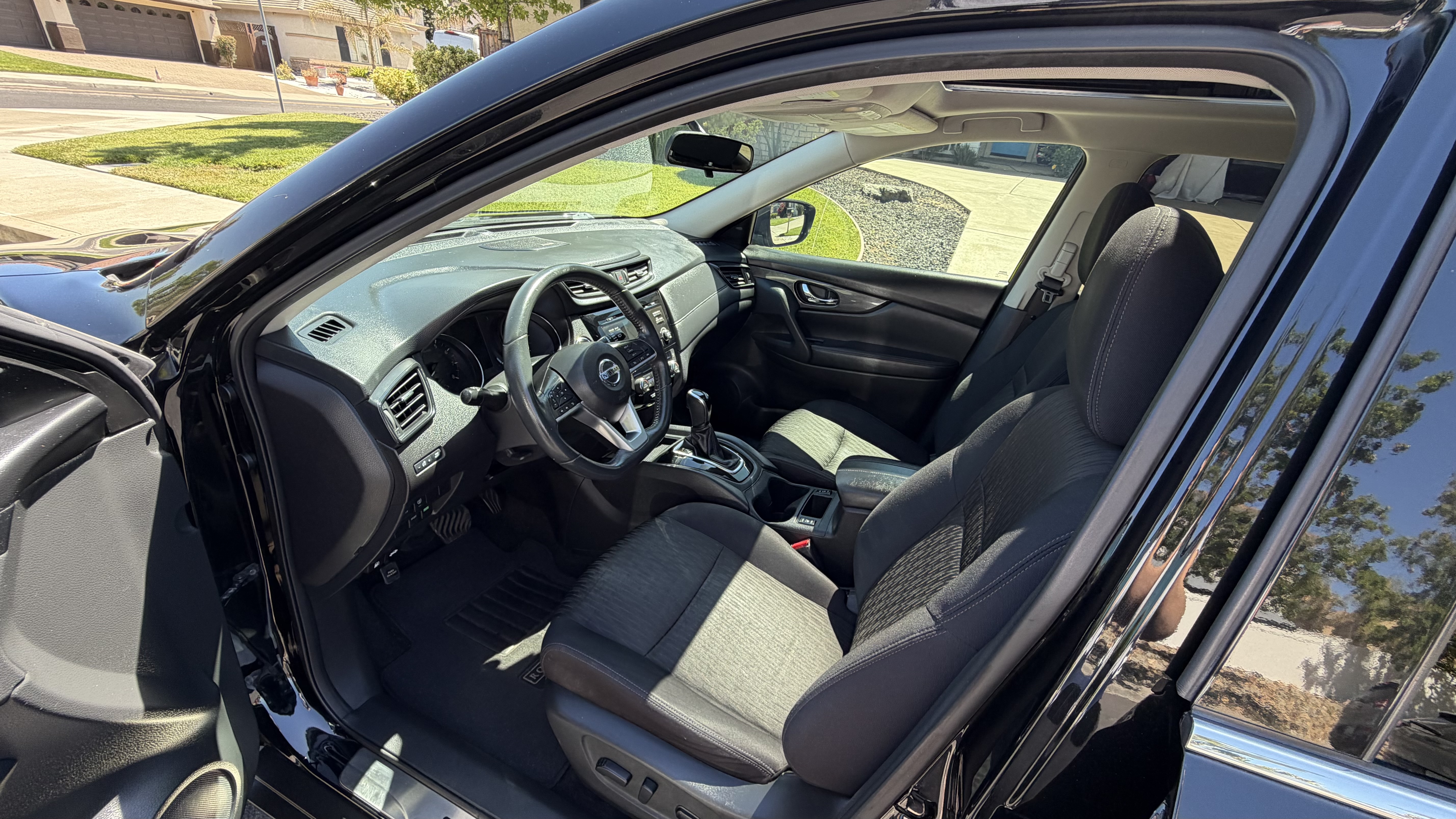 Used 2017 Nissan Rogue SV FWD image 9