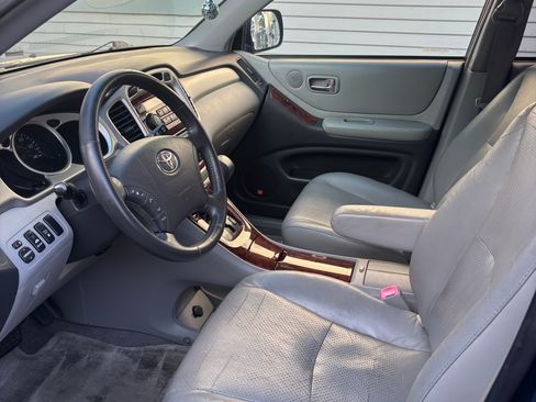 Used 2005 Toyota Highlander Limited image 10