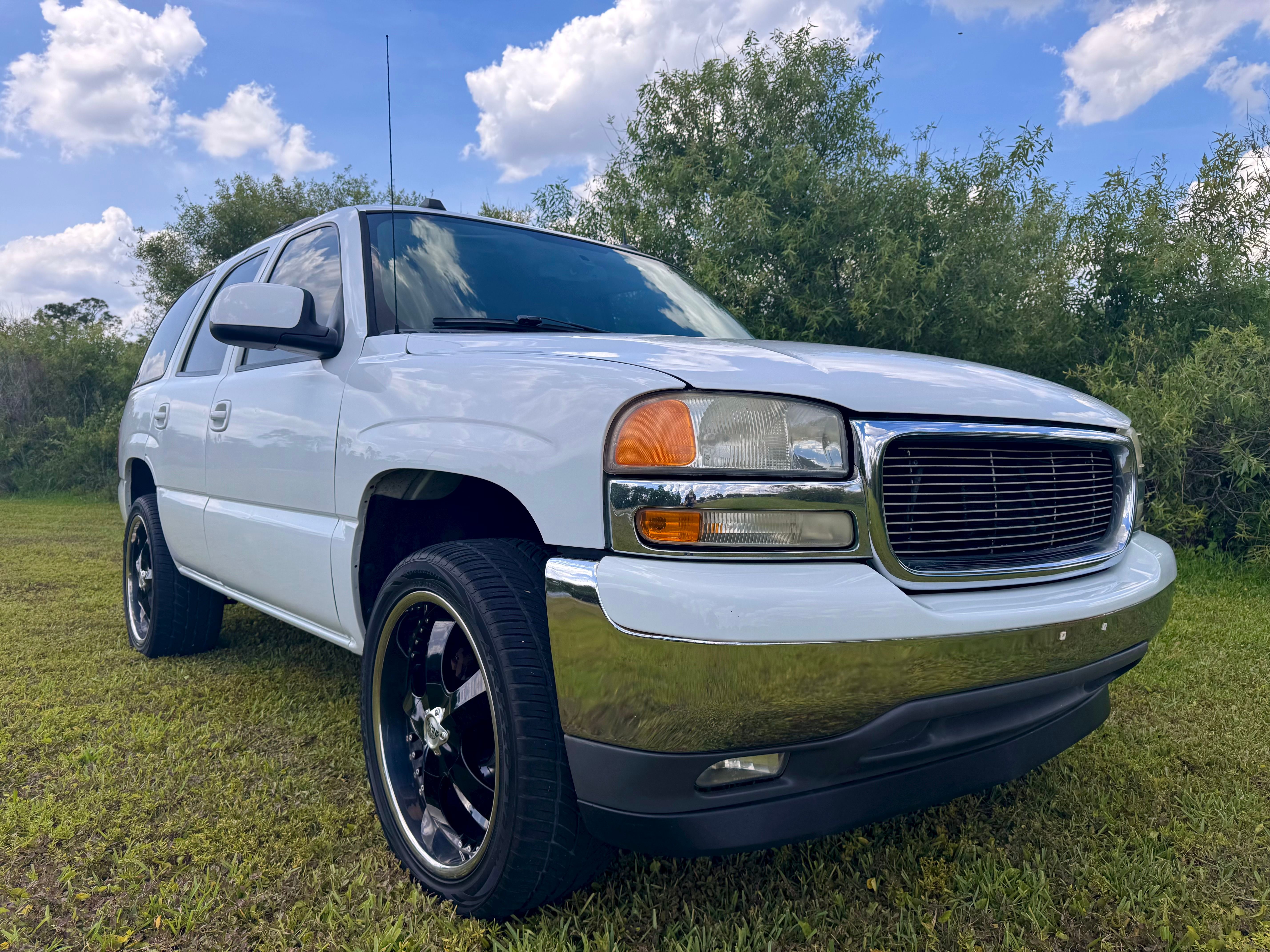 Used 2005 GMC Yukon SLT w/ SLT Preferred Equipment Group RWD image 1