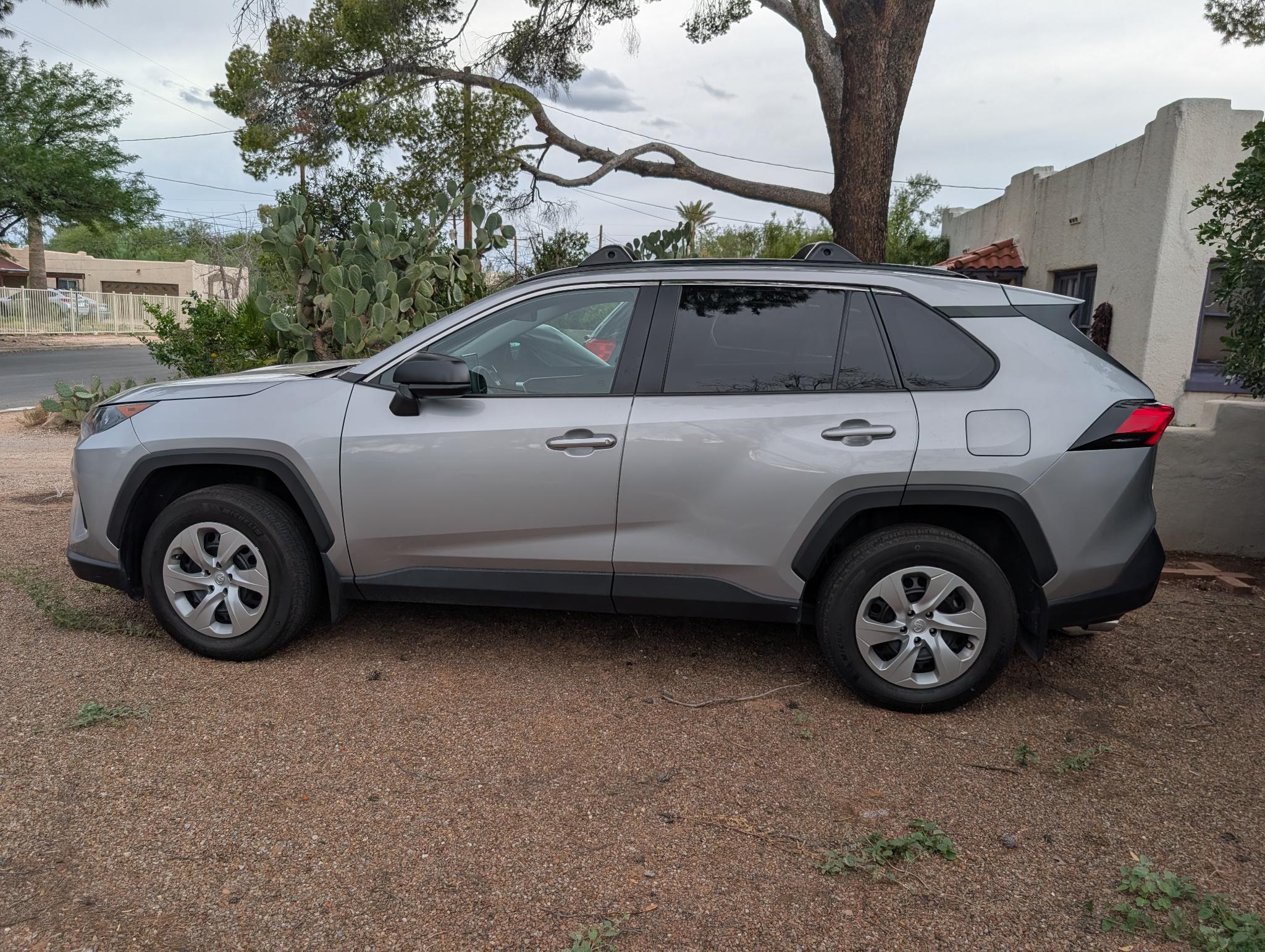 Used 2021 Toyota RAV4 LE w/ Carpet Mat Package (TMS) AWD/4WD image 5