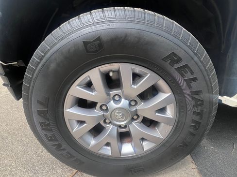 Used 2017 Toyota Tacoma SR5 w/ Tow Package AWD/4WD image 21