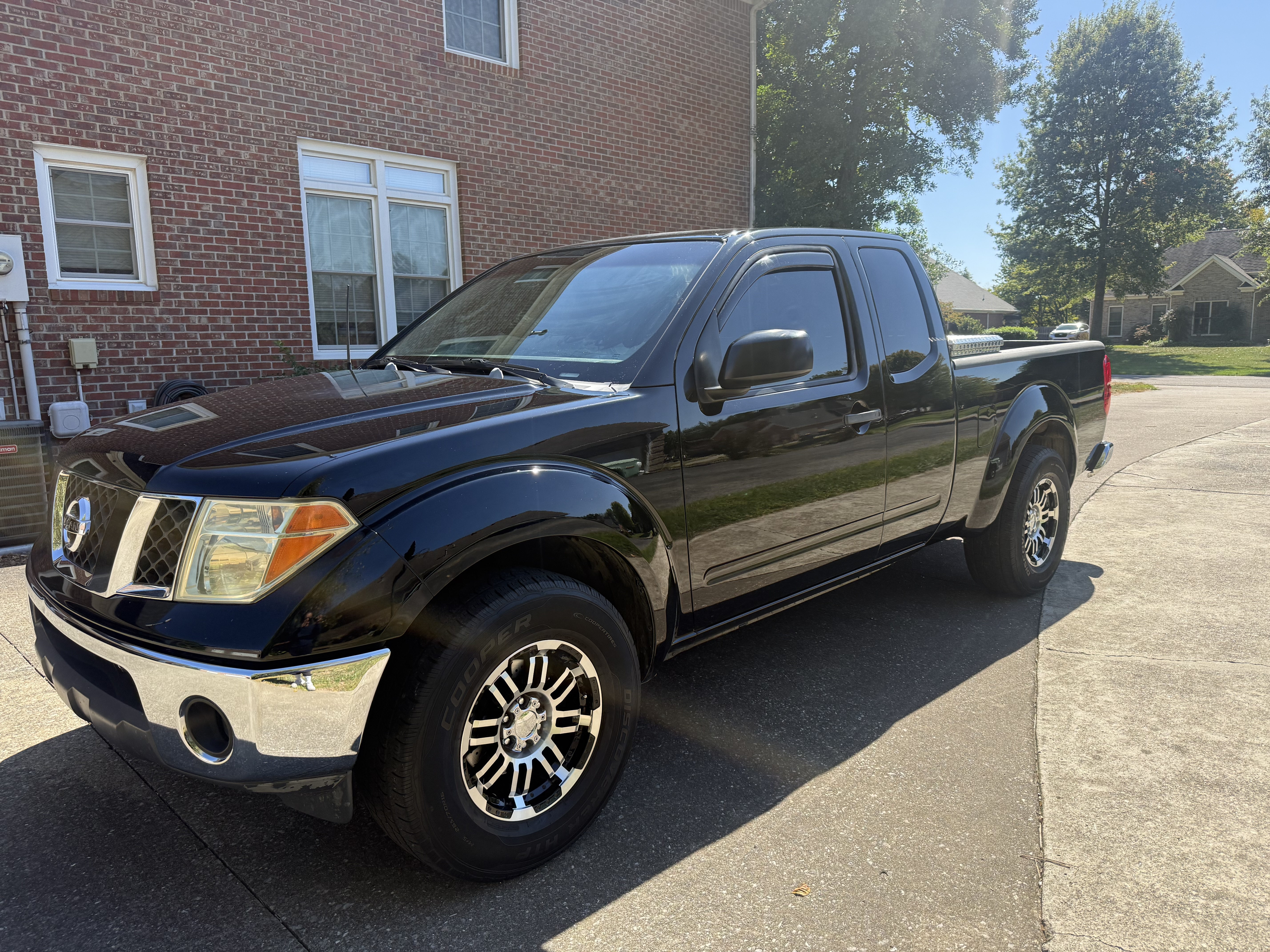 Used 2006 Nissan Frontier SE RWD image 1
