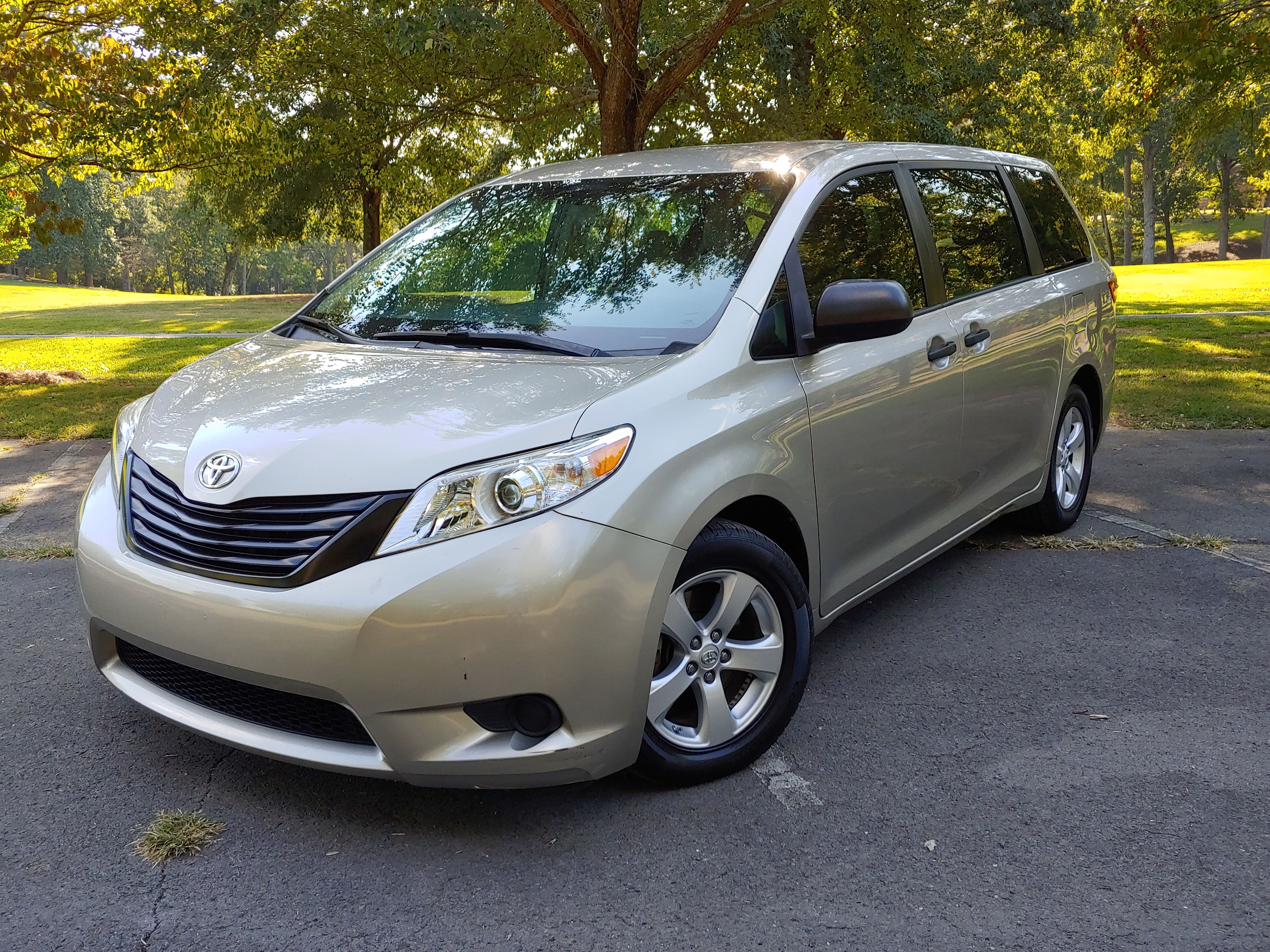 Used 2017 Toyota Sienna L FWD image 1