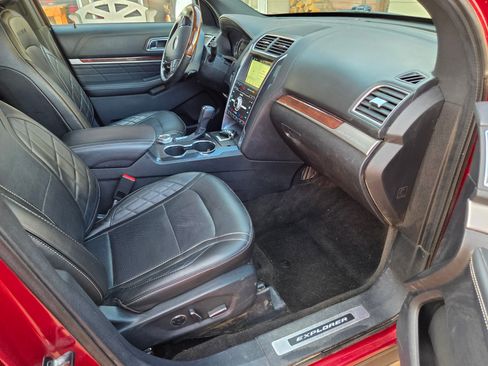 Used 2018 Ford Explorer Platinum image 15