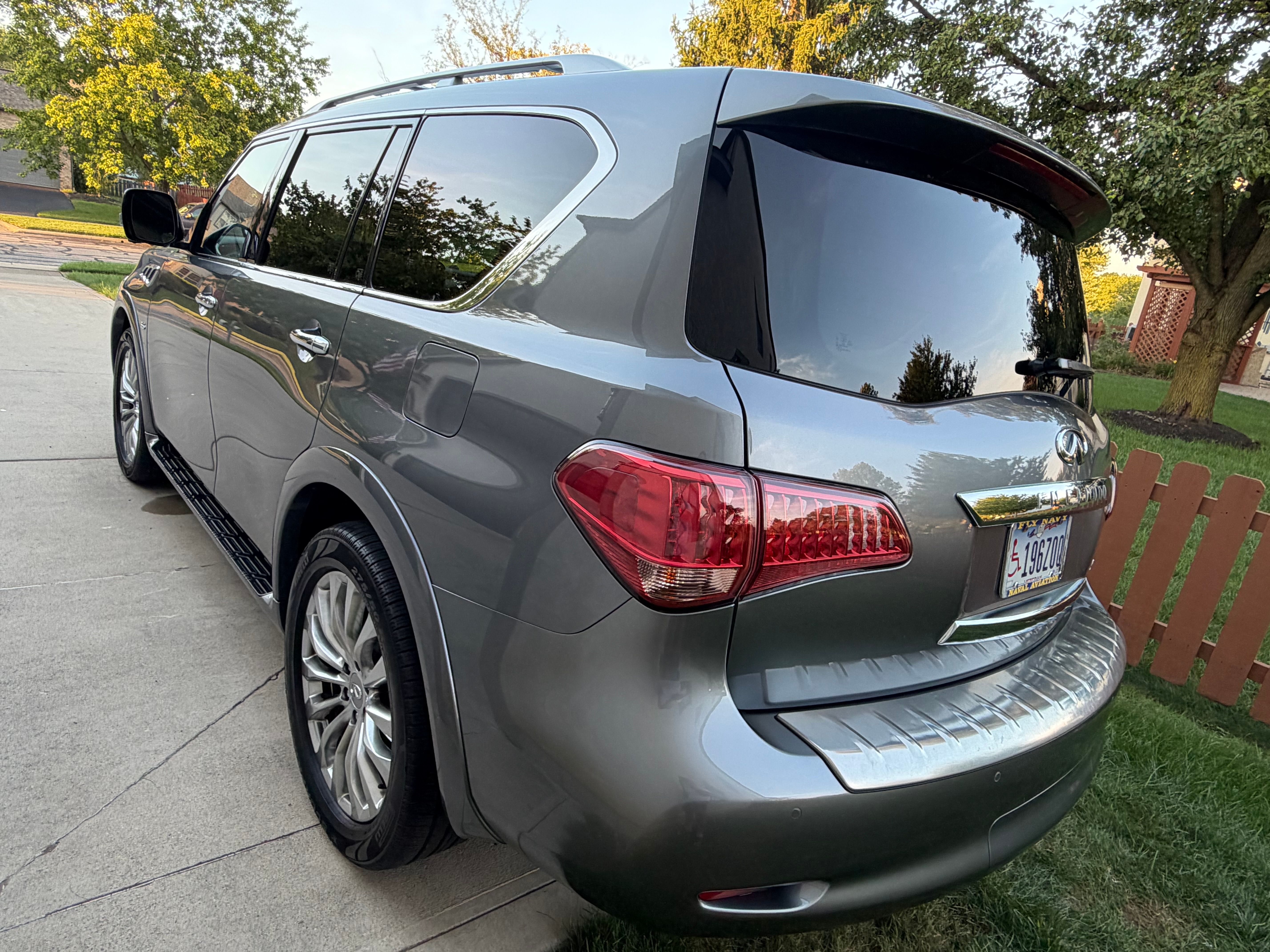 Used 2017 INFINITI QX80 4WD w/ Deluxe Technology Package image 6