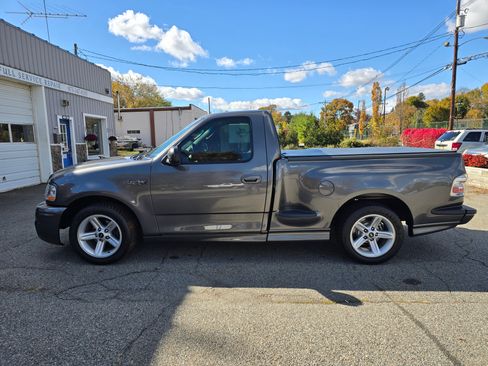 Used 2004 Ford F150 Lightning image 9
