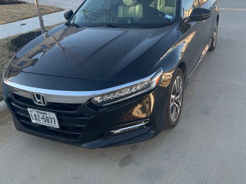 Used 2018 Honda Accord Touring image 1