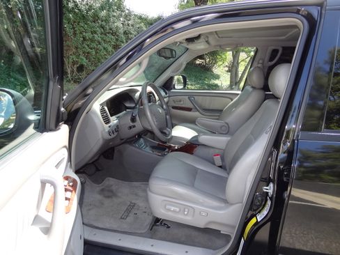 Used 2006 Toyota Sequoia Limited image 17