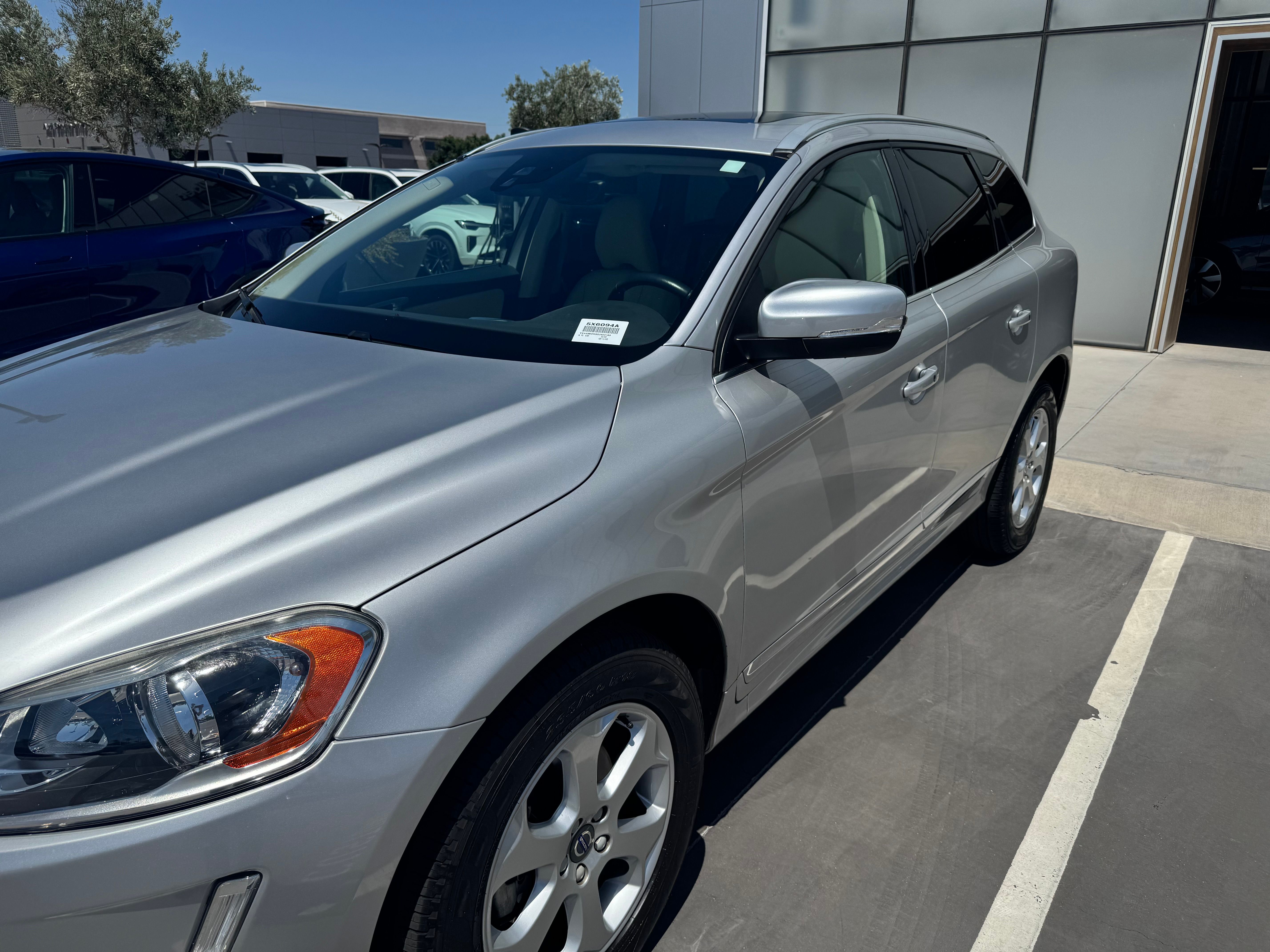 Used 2016 Volvo XC60 T5 Premier w/ Proximity Package FWD image 1