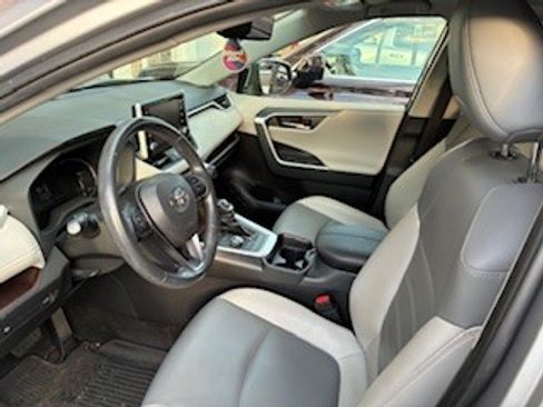 Used 2019 Toyota RAV4 Limited image 7