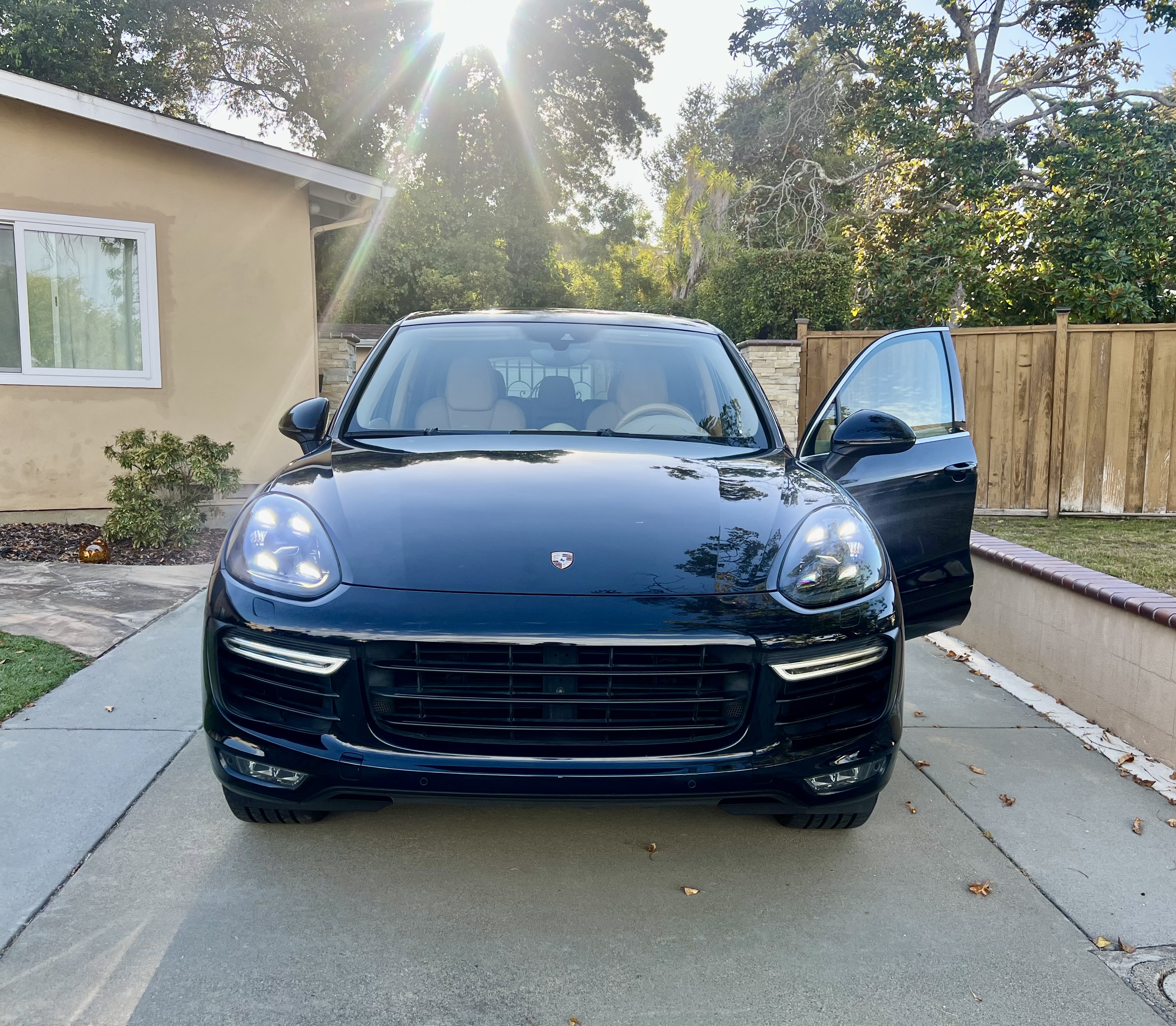 Used 2015 Porsche Cayenne Turbo AWD/4WD image 1