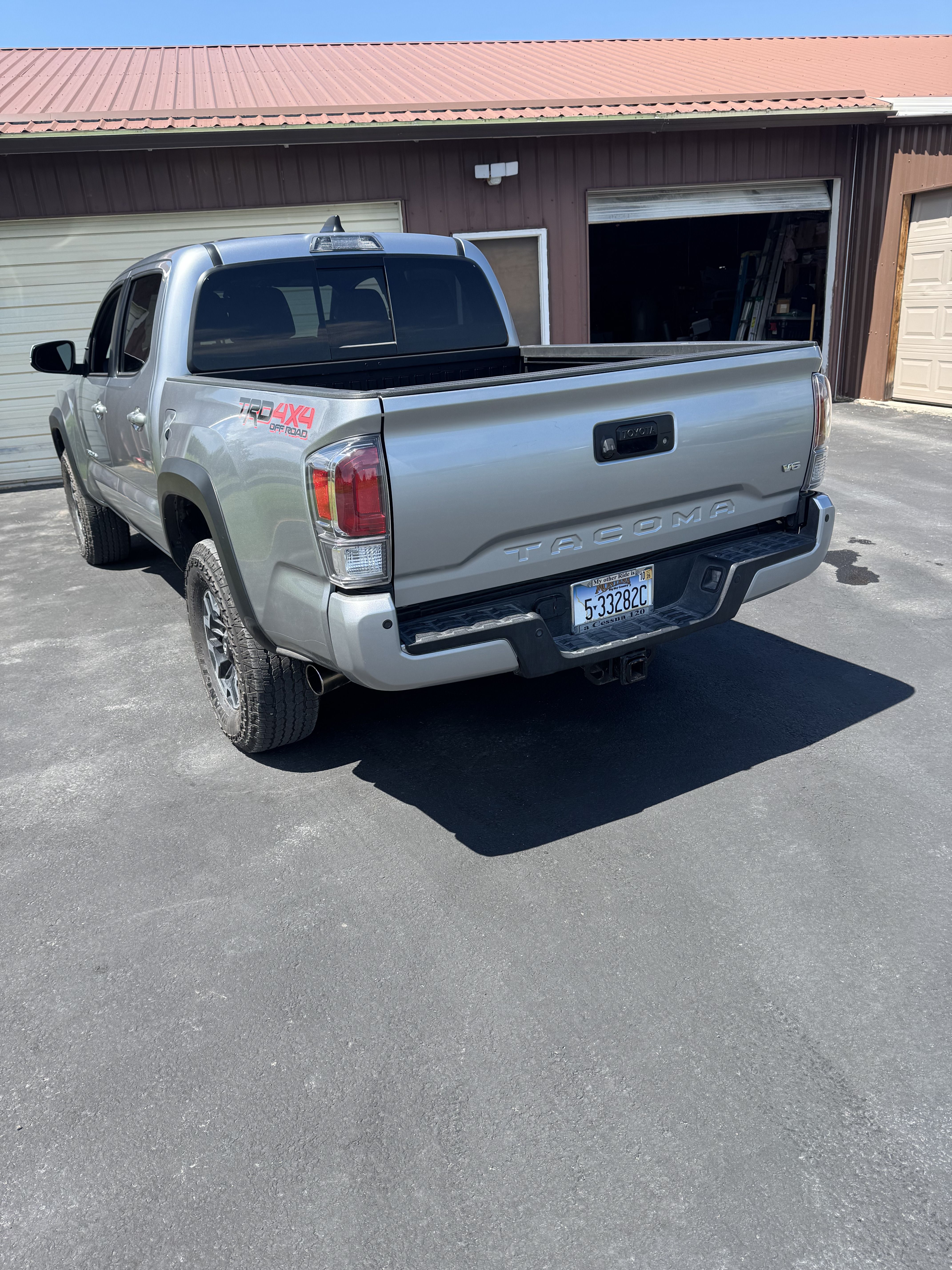 Used 2023 Toyota Tacoma TRD Off-Road w/ Technology Package AWD/4WD image 2