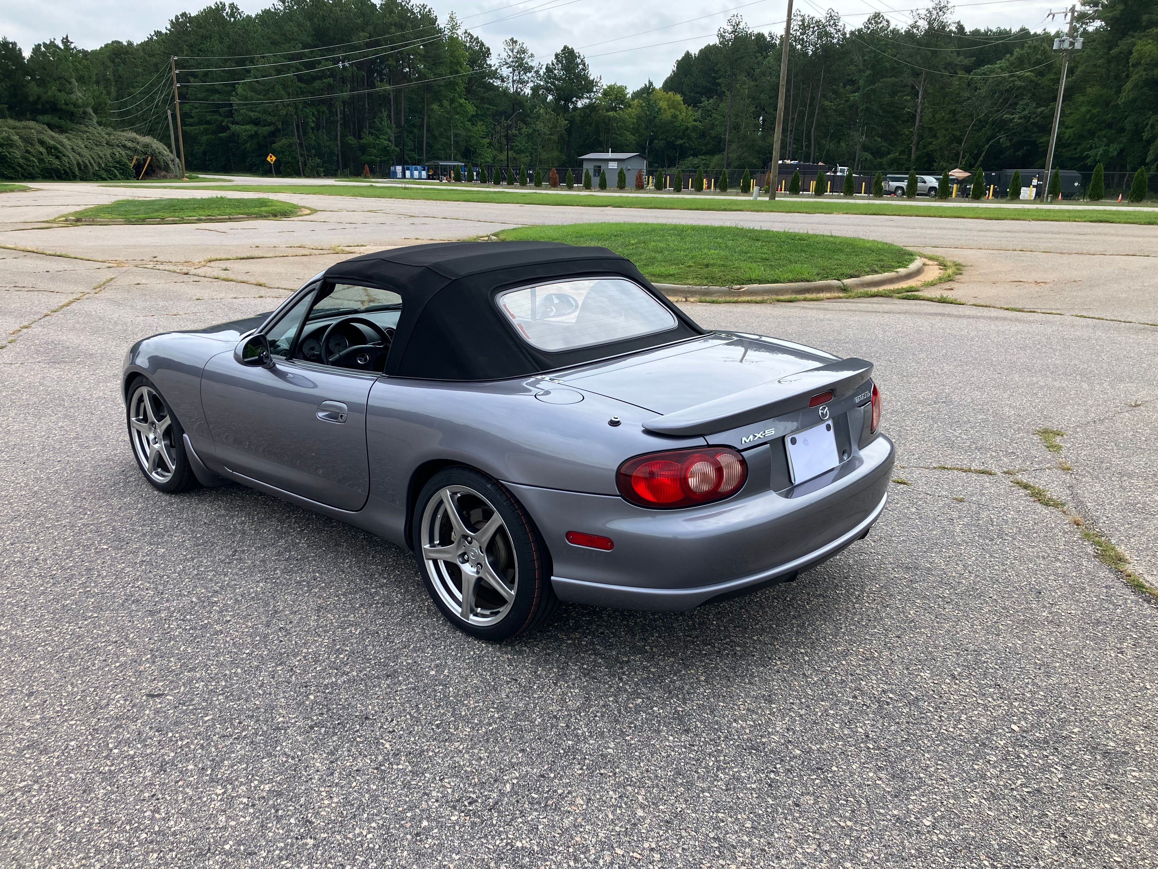 Used 2004 MAZDA MX-5 Miata MAZDASPEED w/ Grand Touring Pkg RWD image 19