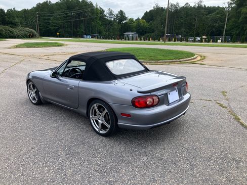 Used 2004 MAZDA MX-5 Miata MAZDASPEED w/ Grand Touring Pkg RWD image 19