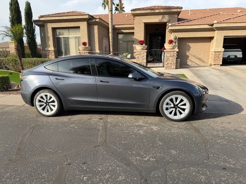 Used 2023 Tesla Model 3 Standard Range image 4