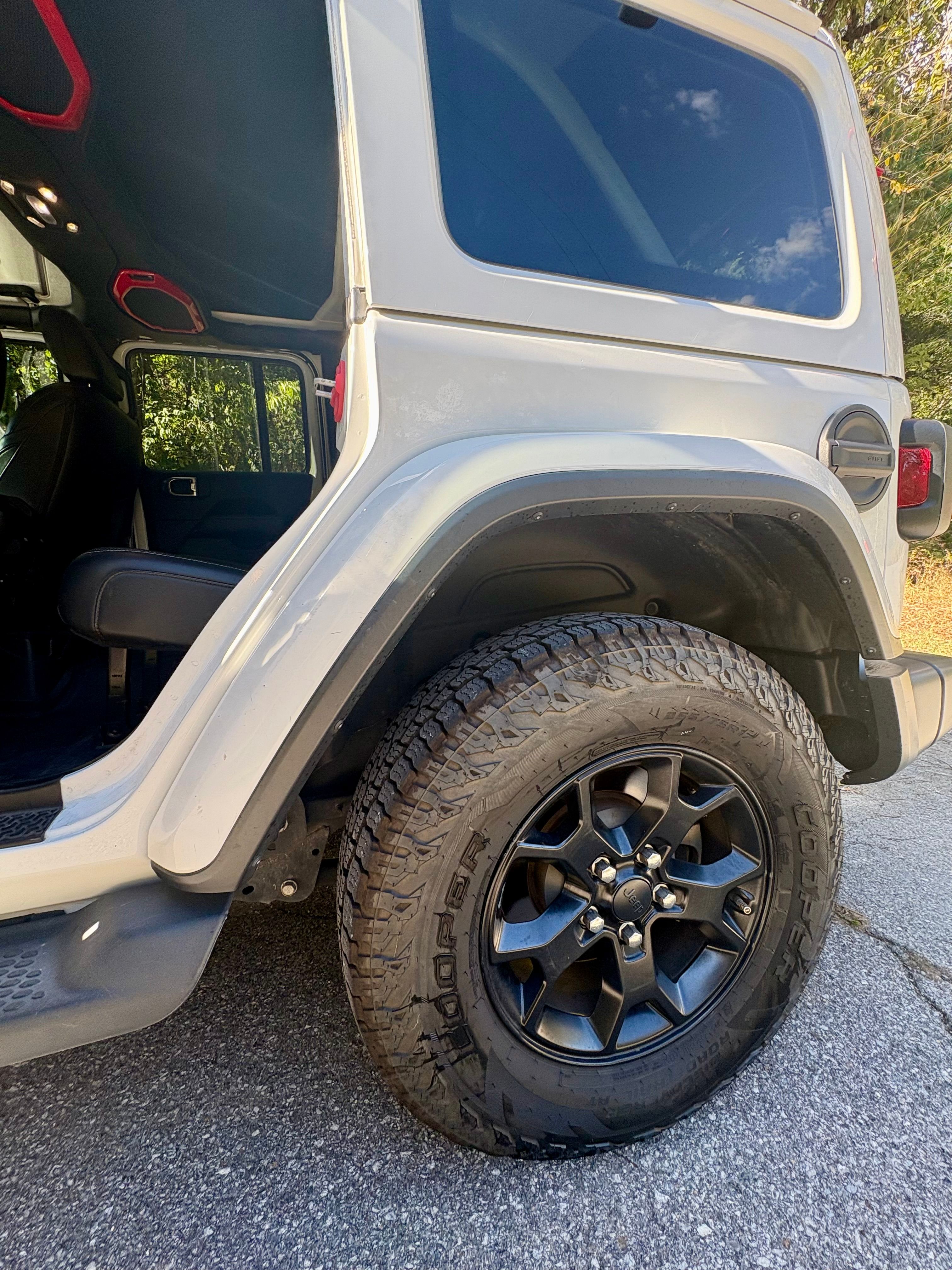 Used 2019 Jeep Wrangler Unlimited Sahara AWD/4WD image 25
