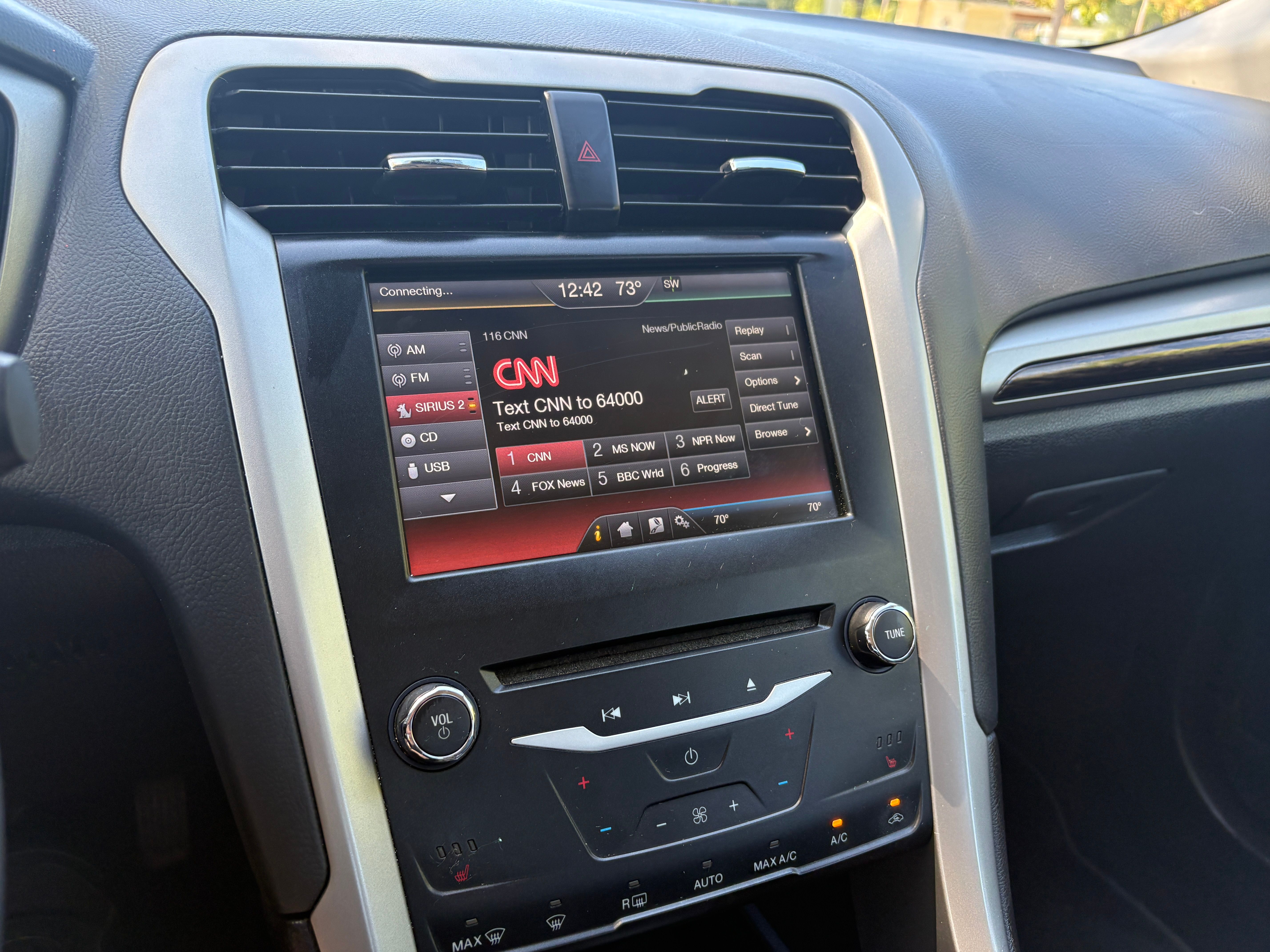 Used 2014 Ford Fusion SE FWD image 18