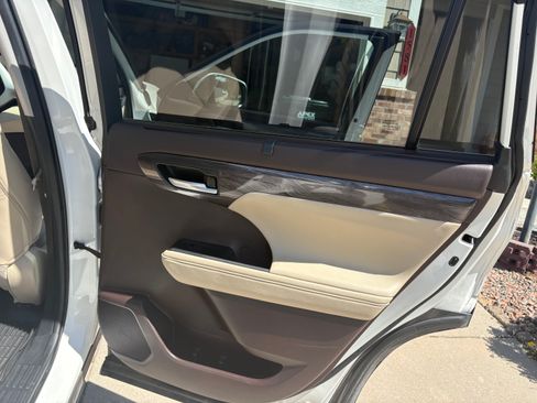 Used 2020 Toyota Highlander Platinum AWD/4WD image 15