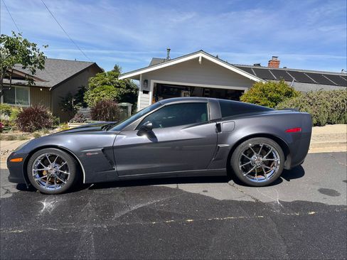 Used 2012 Chevrolet Corvette Z06 w/ 2LZ Preferred Equipment Group image 5