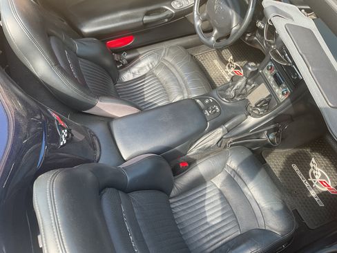 Used 2001 Chevrolet Corvette Convertible w/ Preferred Equipment Group1 RWD image 8