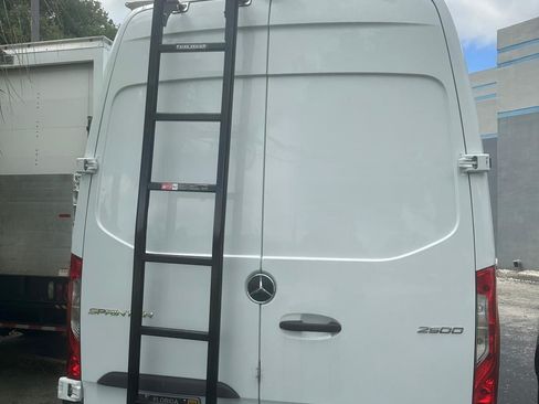 Used 2021 Mercedes-Benz Sprinter 2500 image 4