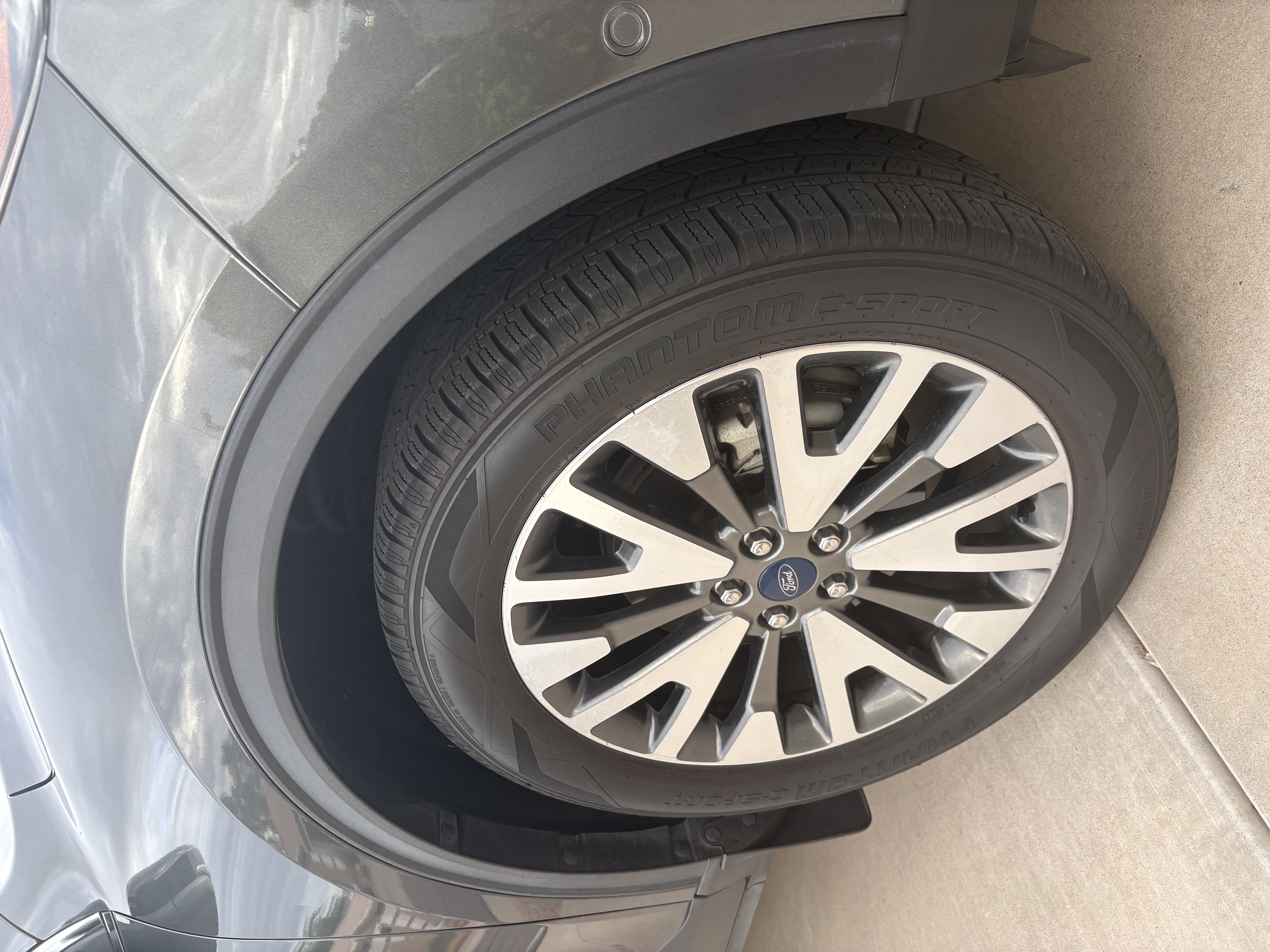 Used 2020 Ford Escape Titanium AWD/4WD image 4