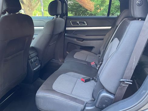 Used 2016 Ford Explorer XLT AWD/4WD image 9