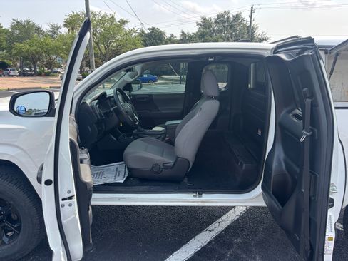 Used 2021 Toyota Tacoma SR RWD image 16