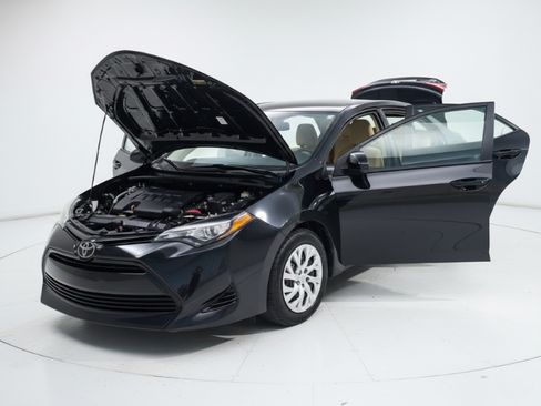 Used 2017 Toyota Corolla LE image 11