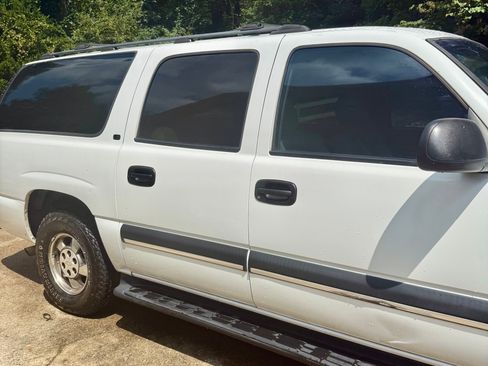 Used 2002 Chevrolet Suburban LS RWD image 9