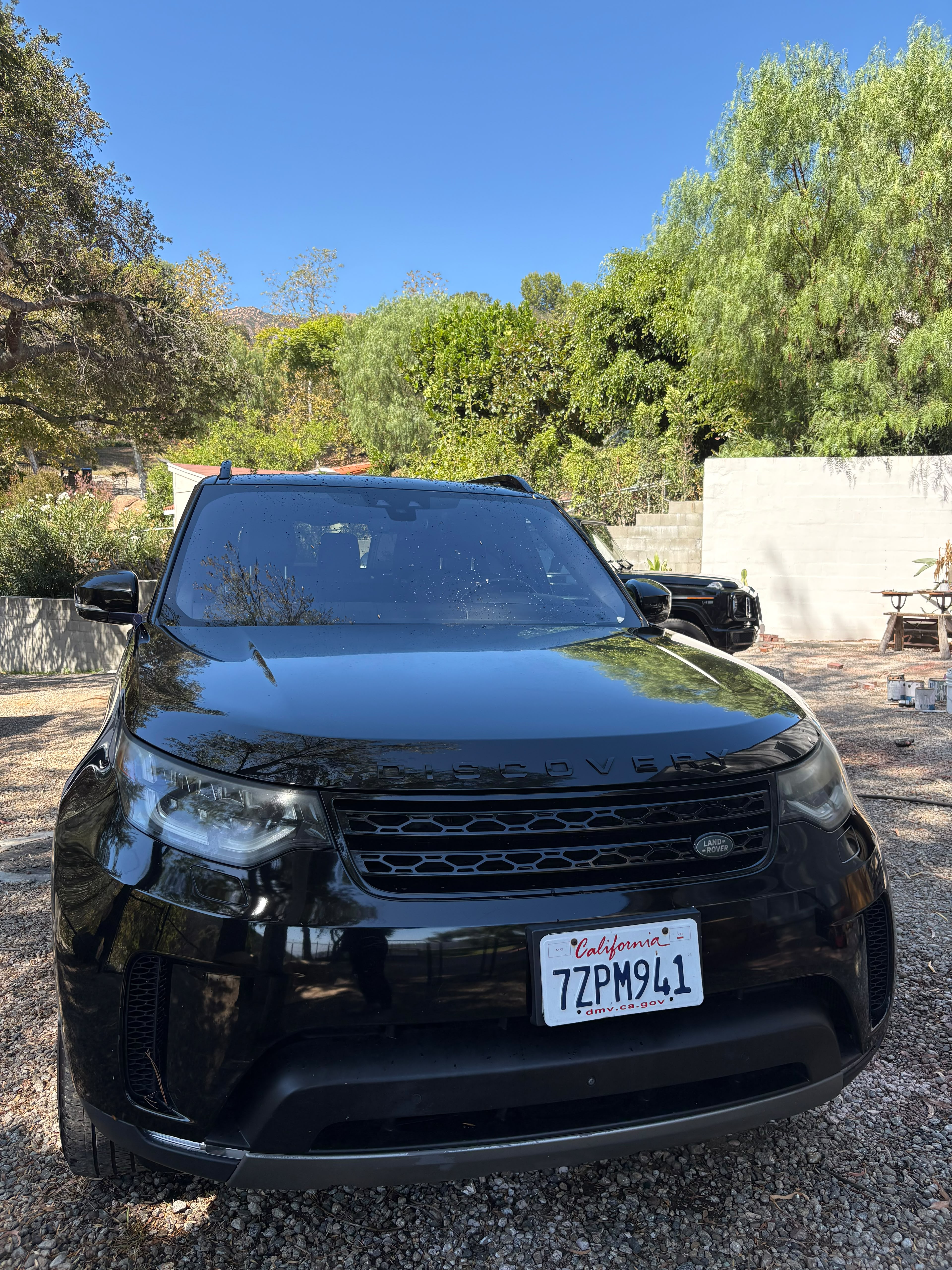 Used 2017 Land Rover Discovery HSE AWD/4WD image 2
