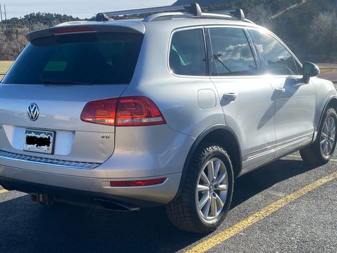 Used 2014 Volkswagen Touareg Sport image 5