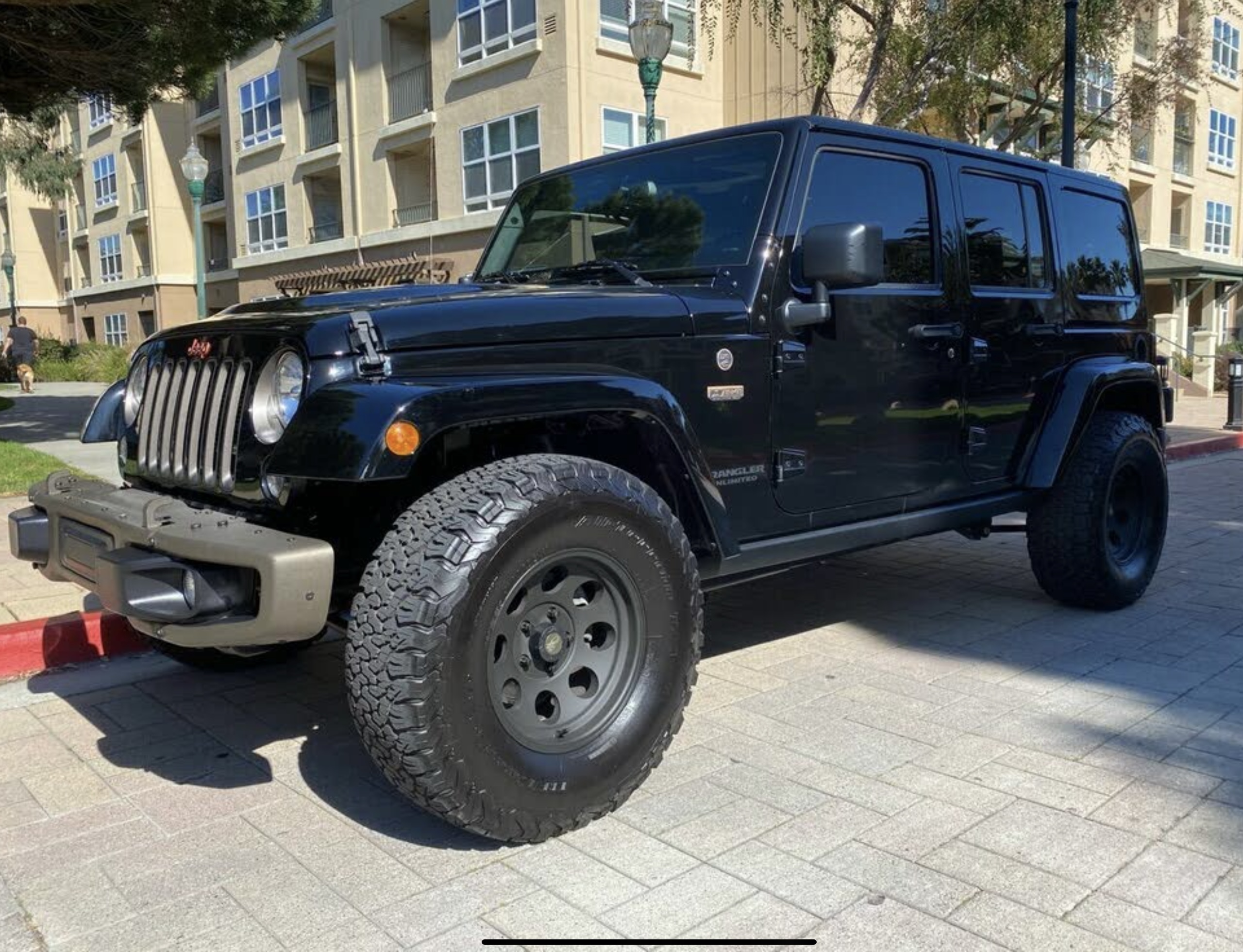 Used 2017 Jeep Wrangler Unlimited Sahara AWD/4WD image 1