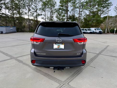 Used 2018 Toyota Highlander XLE image 8