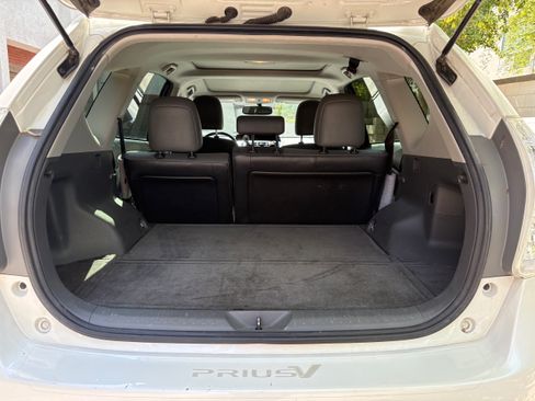 Used 2014 Toyota Prius V Five FWD image 12
