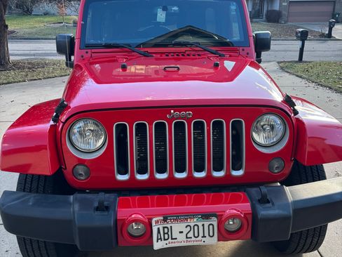 Used 2017 Jeep Wrangler Unlimited Sahara w/ Connectivity Group image 8