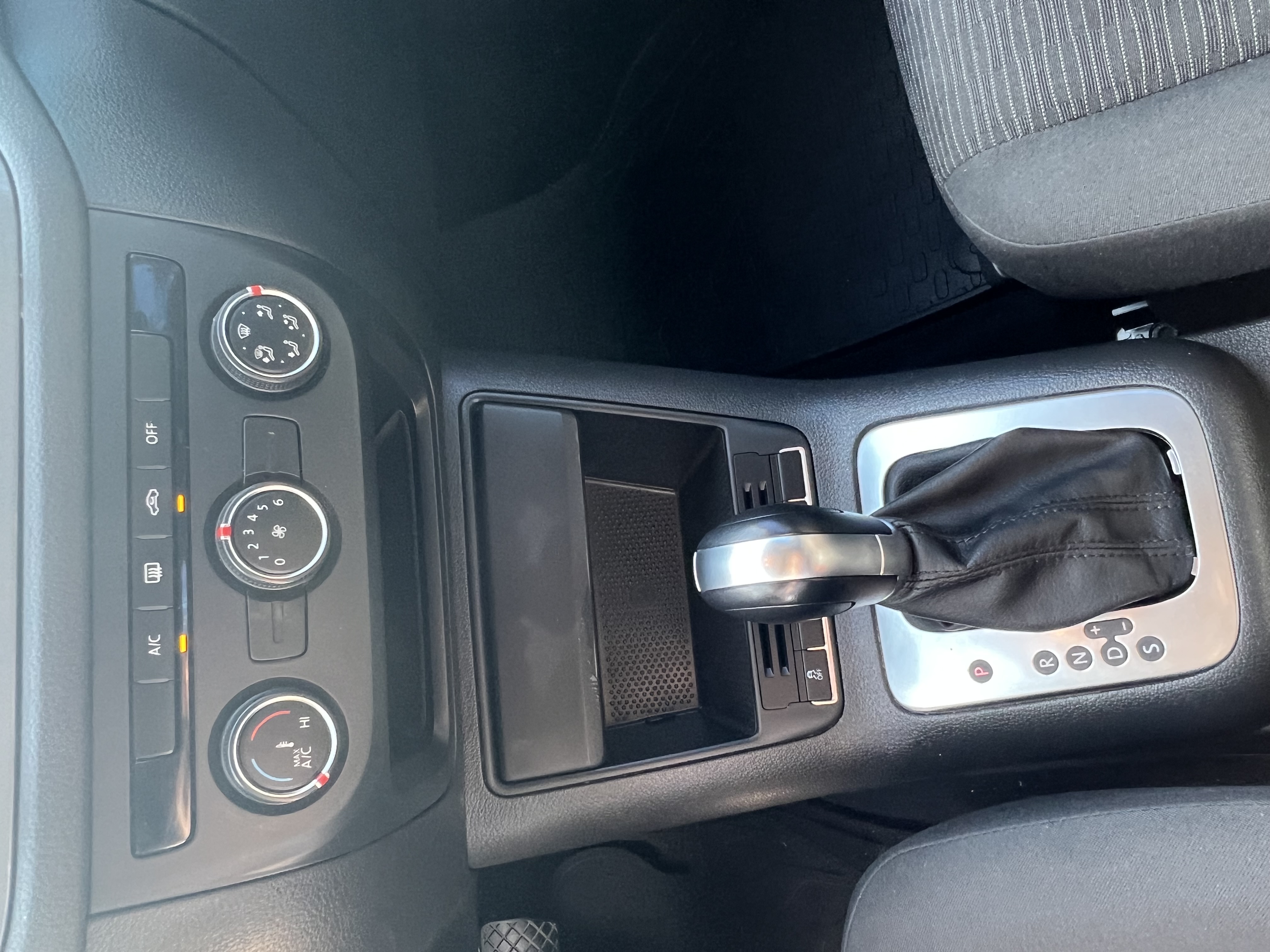 Used 2017 Volkswagen Tiguan S FWD image 16