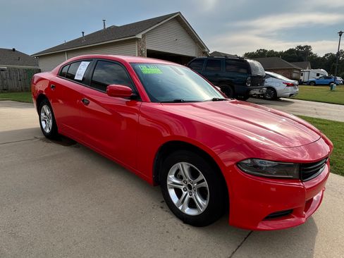 Used 2022 Dodge Charger SXT RWD image 2