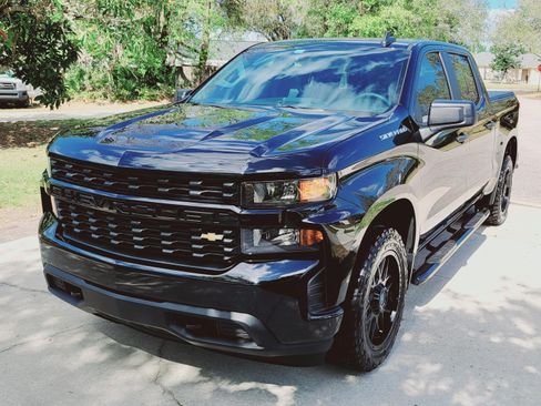 Used 2021 Chevrolet Silverado 1500 Custom image 2
