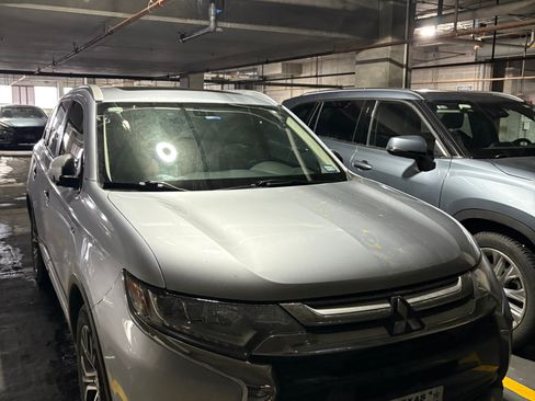 Used 2017 Mitsubishi Outlander GT image 4