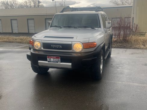 Used 2007 Toyota FJ Cruiser 4WD image 2
