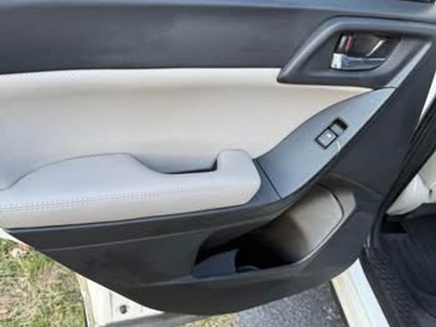 Used 2014 Subaru Forester 2.5i Limited image 11