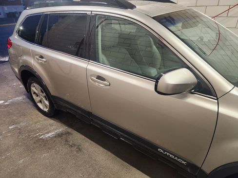 Used 2014 Subaru Outback 3.6R Limited w/ Moonroof Package image 9