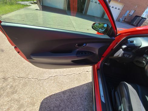 Used 2022 Hyundai Veloster N image 10