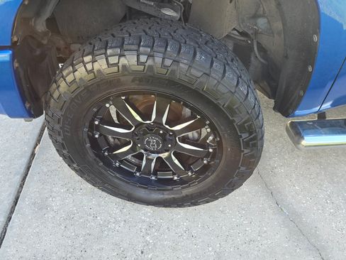 Used 2017 Toyota Tundra Platinum image 2