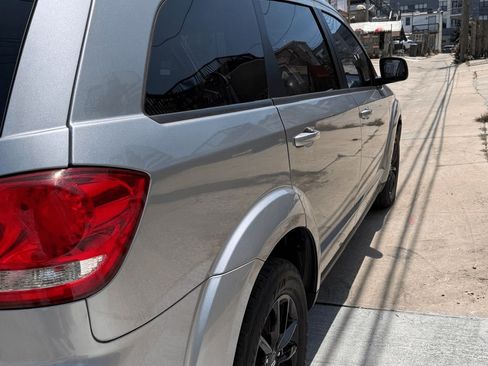Used 2019 Dodge Journey SE FWD image 6
