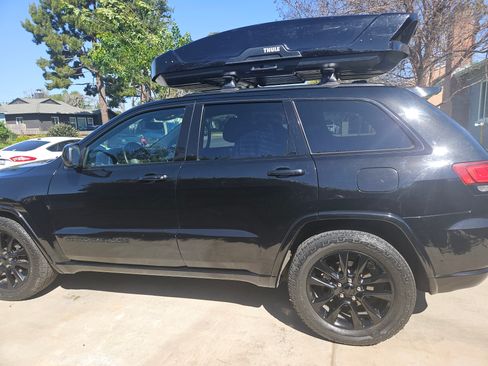 Used 2019 Jeep Grand Cherokee Altitude image 13