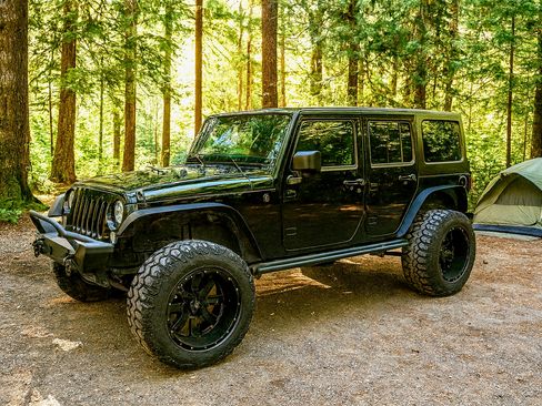 Used 2010 Jeep Wrangler Unlimited Sport image 1